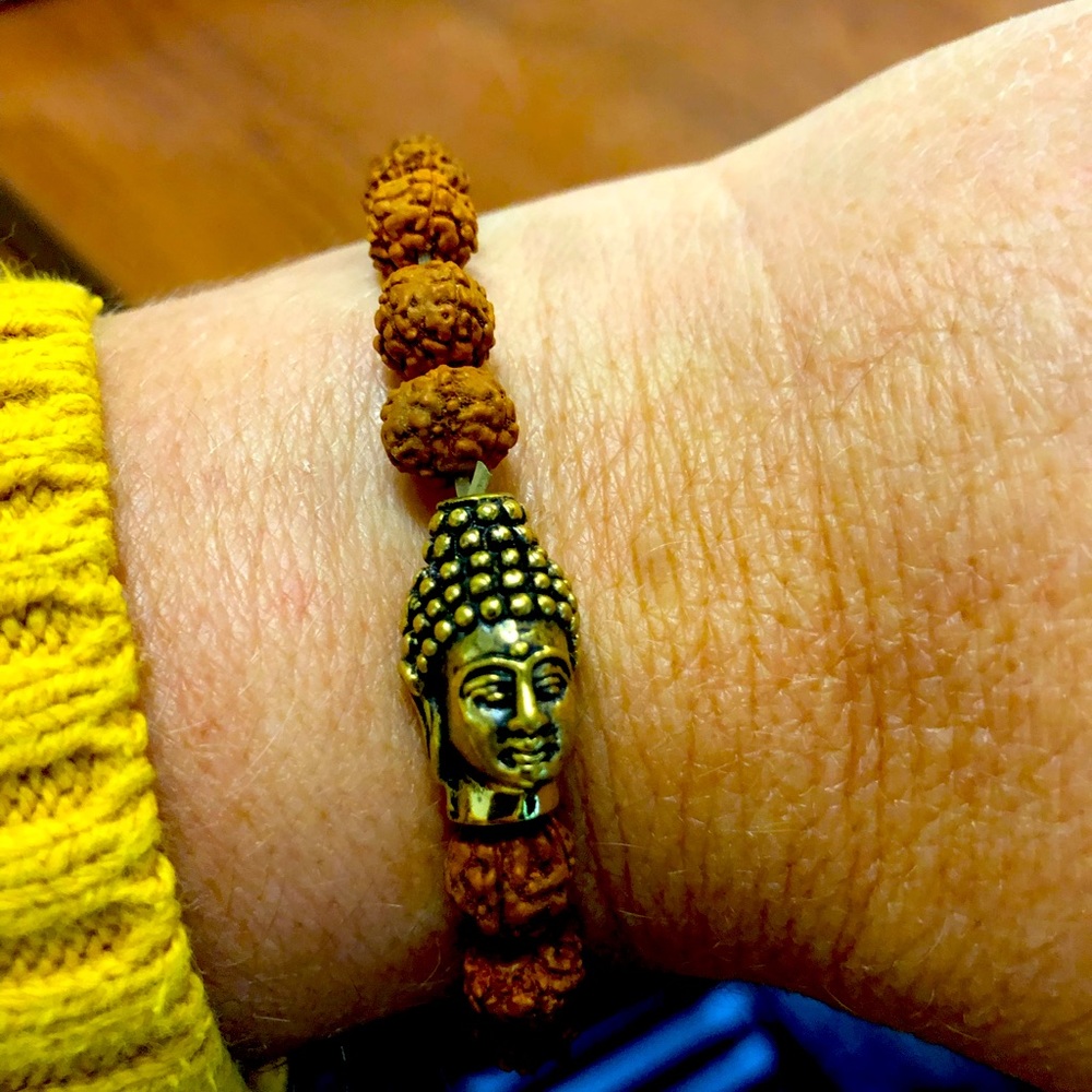 Pretty Buddha head stretch bracelet with carved  balls